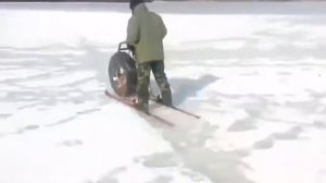 Самодельный аппарат, для езды по снегу, льду...
