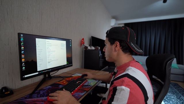 GÖZÜNDEN BİLE HIZLI 0.5MS YENİ MONİTÖRÜM смотреть онлайн