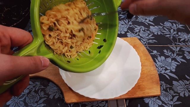 ЧЕСНОЧНЫЙ УДОН из ЧАН РАМЕН ? БОМЖ ОБЕД ? МУЖСКАЯ КУХНЯ смотреть онлайн