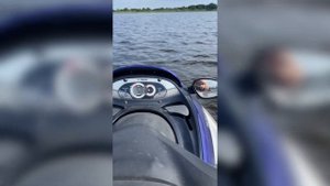 VLOG: Покатушки на гидроцикле. Перевернулись с гидроцикла, утопили телефон. Отдых в деревне