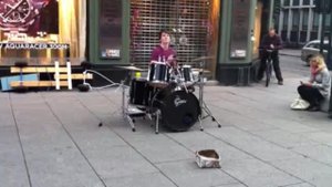 Игра уличного музыканта