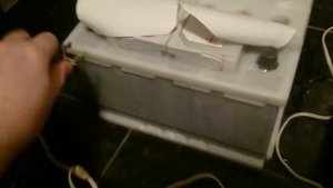 ЗАРЯЖАЕМ АККУМУЛЯТОР БМВ Х-1 при помощи кедра