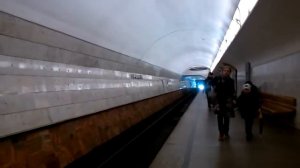 Станция метро Боровицкая, Электропоезда 81-760 + Очень короткий интервал