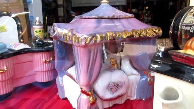 сказочные чайники в форме дивана, рояля..a fantastic teapots смотреть онлайн