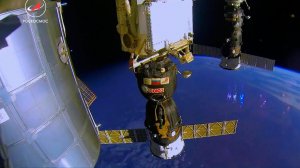 В Парке Горького москвичи и туристы могут заглянуть в капсулу корабля "Союз МС-18"