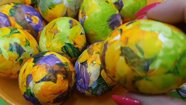 Готовимся к празднику Великой Пасхи! Украшаем яйца в технике Декупаж!Просто и экологично! смотреть онлайн