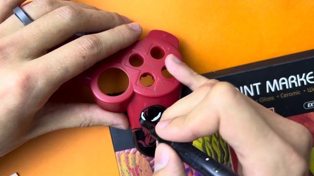 Роспись геймпада PlayStation! Рисуем Человека-паука акриловыми маркерами MOBEE art