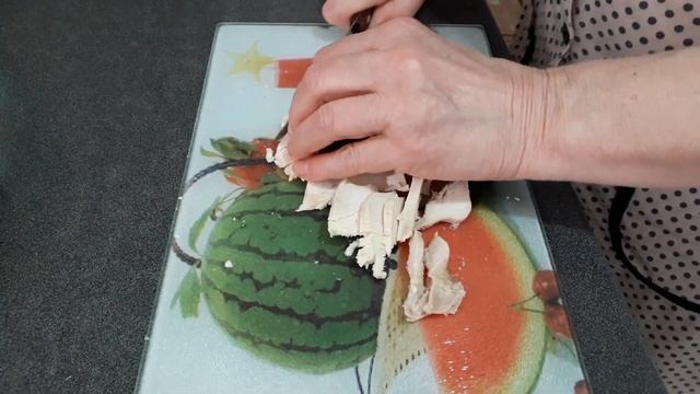 Салат с курагой. На вид не очень, но вкус действительно замечательный! смотреть онлайн