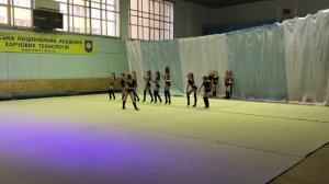 Танцы. Попа как у Ким.