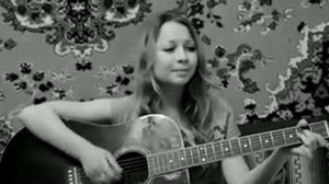 Стоит сосна