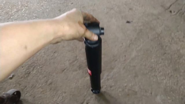 Замена задних амортизаторов Ниссан Кашкай Nissan Qashqai смотреть онлайн