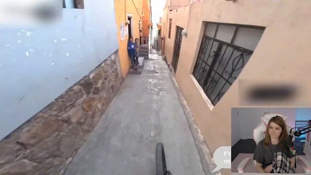 Сумасшедшая гонка по городу через людей, Yuri The Professional, Реакции Оляши смотреть онлайн