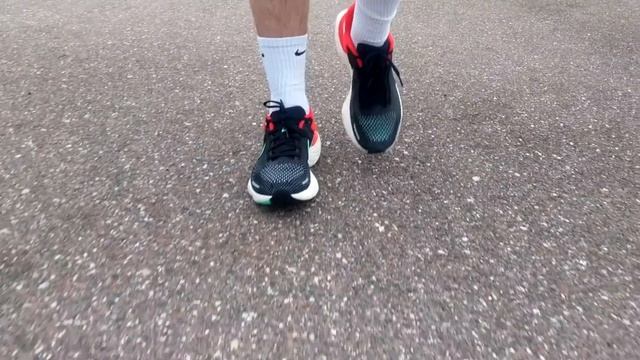 Nike ZoomX Invincible Run Flyknit Review | Shoeware смотреть онлайн
