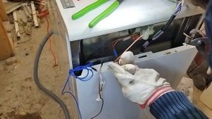 Посудомойка Indesit выбивает пробки / почему