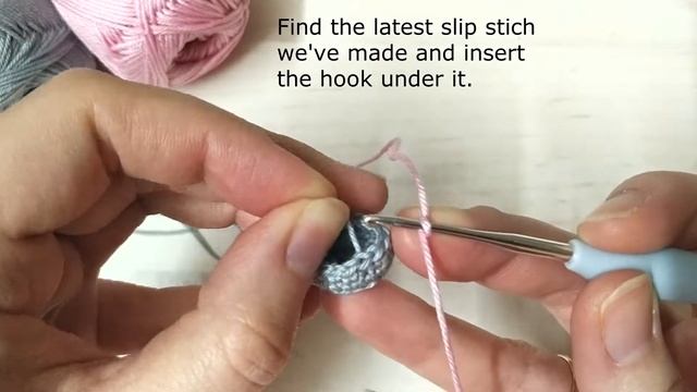 002 Аккуратная смена цвета при вязании крючком по спирали смотреть онлайн