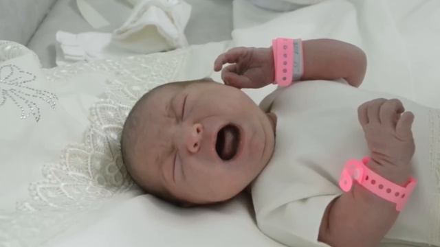 Выписка Маруси из роддома. смотреть онлайн