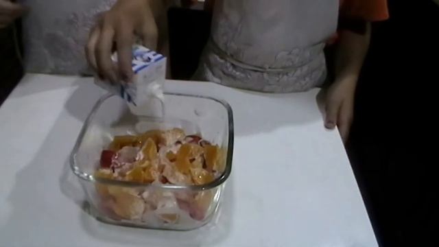 Вкусно, сочно, полезно! Салат из помидоров и апельсинов. Сочетание фруктов и овощей в одном салате! смотреть онлайн