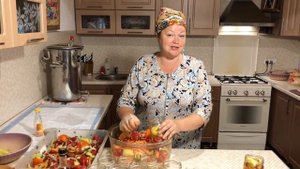 ЭТОТ САЛАТ ПОМОЖЕТ НАМ ПЕРЕЖИТЬ ЗИМУ! САЛАТ НА ЗИМУ САМЫЙ ПРОСТОЙ!