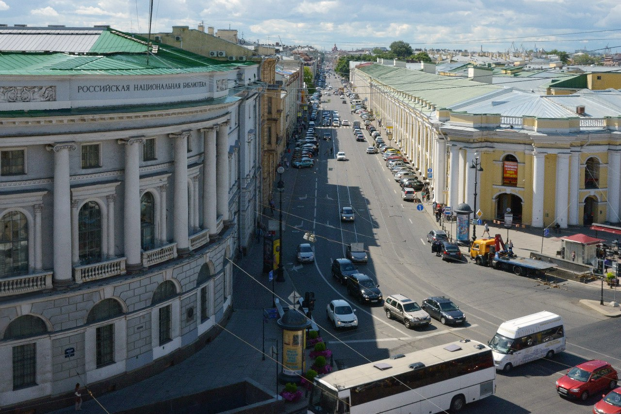 Национальный петербург. РНБ Невский проспект. РНБ здание на Невском. Национальная библиотека Санкт-Петербург Невский проспект. Библиотека на Невском проспекте.