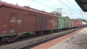 Электровоз ВЛ80С-1401 с грузовым поездом
