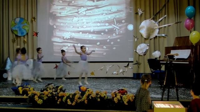 Маленькие дети на большой планете