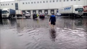 Потоп. Форсирование "ручейка" в конце рабочего дня. Дорога домой.