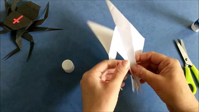 Паук из бумаги оригами Поделка на Хэллоуин. Origami paper spider. Halloween Crafts