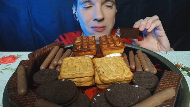 АСМР ИТИНГ ЛЮБИМЫЕ СЛАДОСТИ | ASMR EATING FAVORITE SWEETS смотреть онлайн