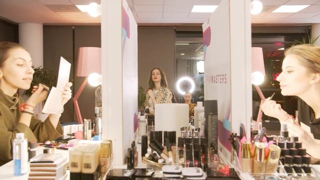 Грим Masters - епизод 7: Грим в стил Pin up смотреть онлайн