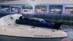Обзор моторной лодки Бестер-480. Большой капот для маленькой компании.