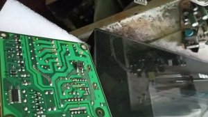 Samsung MC28M6055CK не реагирует на кнопки.