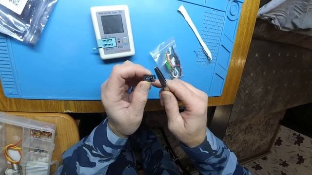 Тестер-транзисторов TC-1 в корпусе с аккумулятором