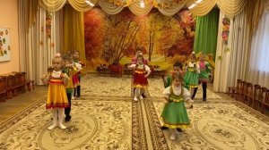 танец с ложками,светит месяц