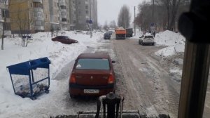 Очищаем дорогу от снега.Погрузка снега на камаз. Январь +2 на улице.