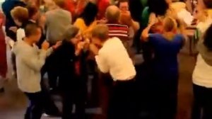 Упражнения Риммы Умяровой на конференции в Чикаго Йога смеха 2012