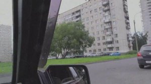 Авто инструктор на уроках авто вождения.