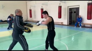 Тулкин Киличев с Ельнур Абдураимов,работа на лапах!🥊🥊🥊