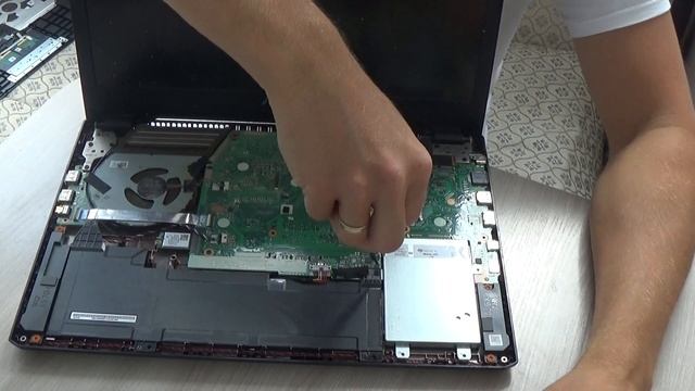 Разборка ноутбука Asus f570z (f570zd-dm102f) смотреть онлайн