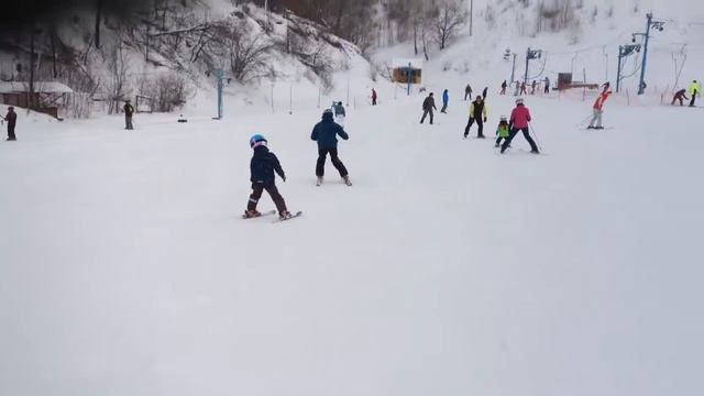 Горные лыжи. Обучение детей. Повороты на параллельных лыжах. (4 года) 4.02.2017