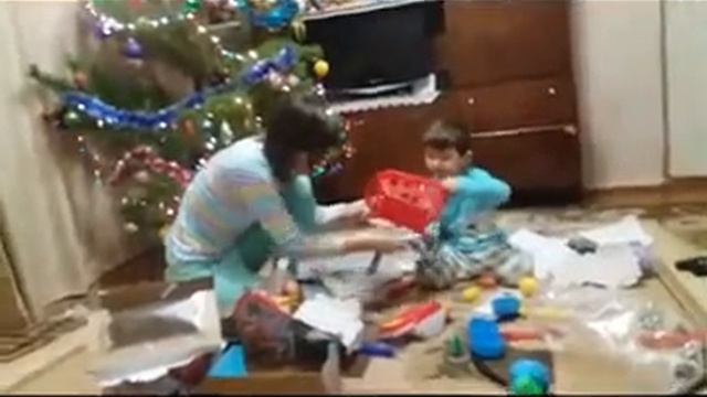Распаковка подарков 2017 Новый год смотреть онлайн