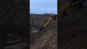 Как красиво ровнять откос котлована (лагуна) экскаватором GeoHelp
