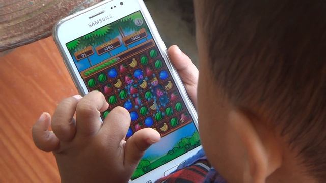 Kids Playing the Fruit Splash | Puzzle Game and Arcade Game смотреть онлайн