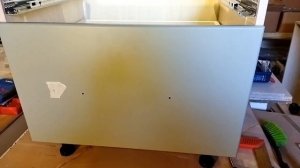 Крепление фасадов выдвижных ящиков с помощью пластиковых футорок