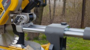 DeWALT DCS727 - akumulatorowa pilarka tarczowa/ukośnica 250mm, 54V