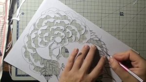 Процесс ручной вырезки картины из бумаги. Художник: Аля Сланова.