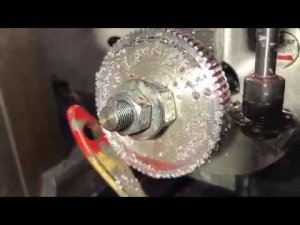 Изготовил косозубую шестерню для червячного редуктора на якорную лебёдку.