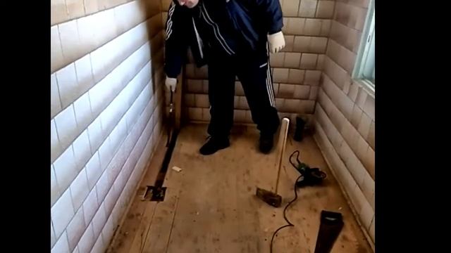 Как сломать деревянный пол. смотреть онлайн