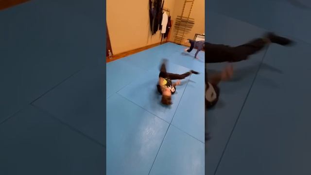 Школа брейкинга "Душевный Круг" смотреть онлайн