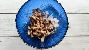 Салат с курицей и брусникой