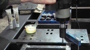 Тестирование уникальной пасты для нарезания резьбы, сверления и фрезеровки